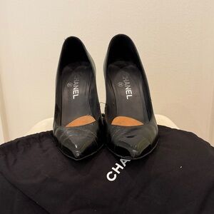 CHANEL Black Patent Leather Pointed Toe Pumps